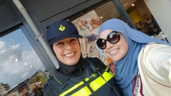 Amsterdam islamiseert: boa’s mogen hoofddoek dragen, stadsbestuur viert Ramadan