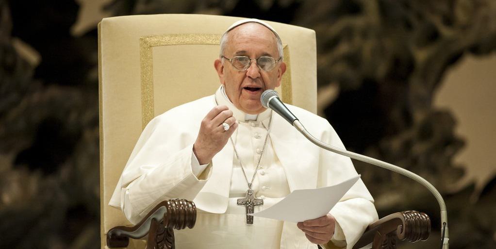 Paus Franciscus haalt uit naar ‘nieuw mensenrecht’ van abortus