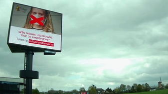 Cultuur onder Vuur plaatst billboards tegen pandemiewet, 'sluipmoordenaar van de vrijheid'