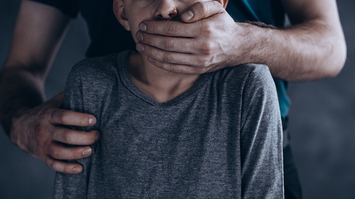 Minister Van Weel, bescherm kinderen tegen pedofilie!