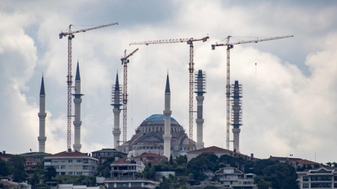 Coronacrisis: moskeeën grijpen hun kans met extra gebedsoproepen