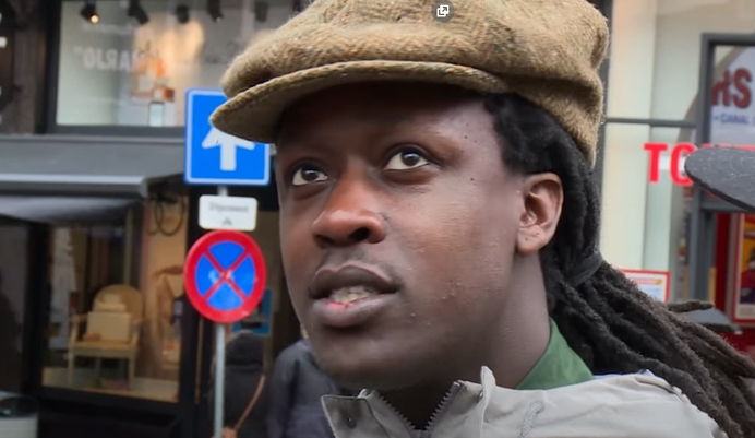 Akwasi slaat weer toe: claimt Amsterdamse grachtenpanden