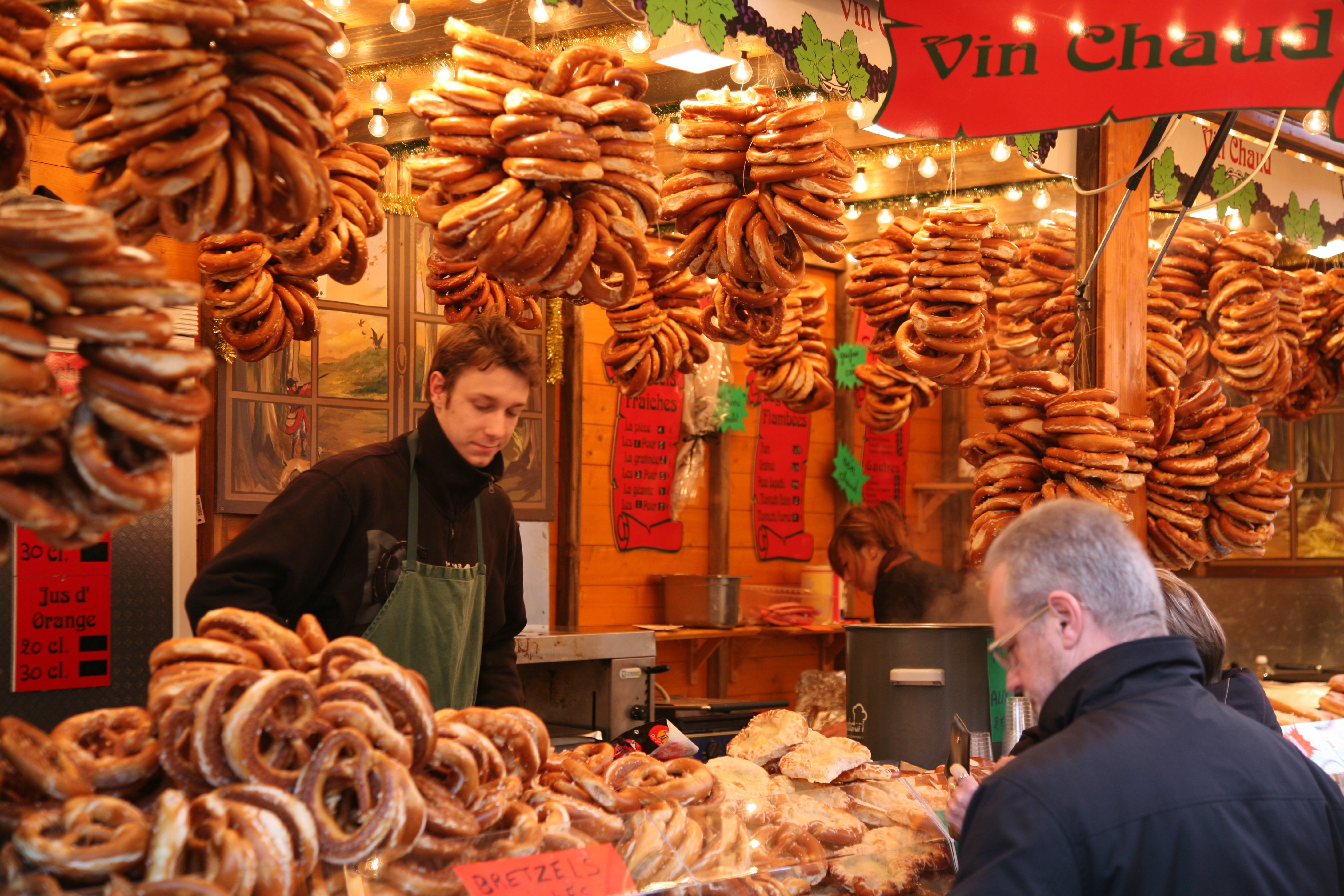Straatsburg weert kruisbeeld van Kerstmarkt, maar Turks fruit mag wel