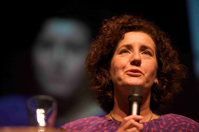 Van Engelshoven loopt bloedneus op in Tweede Kamer