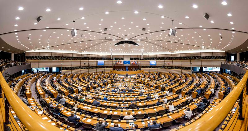 Europees Parlement dreigt ‘alle hindernissen’ voor abortus op te heffen