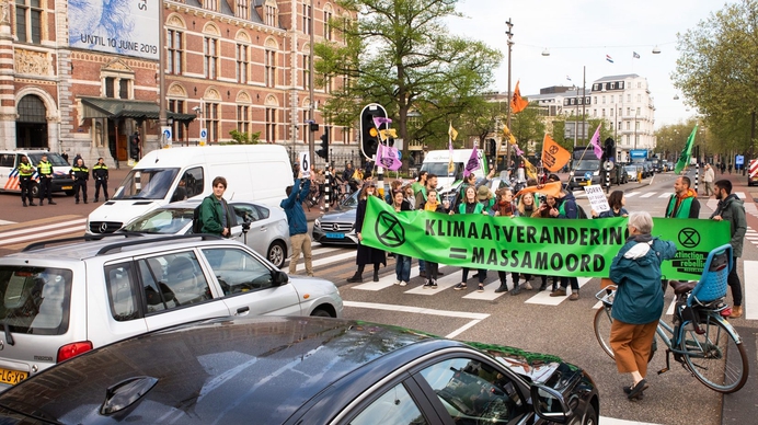 Co-eigenaar Nederlandse media financierde Extinction Rebellion én vorige baan ombudsvrouw NPO