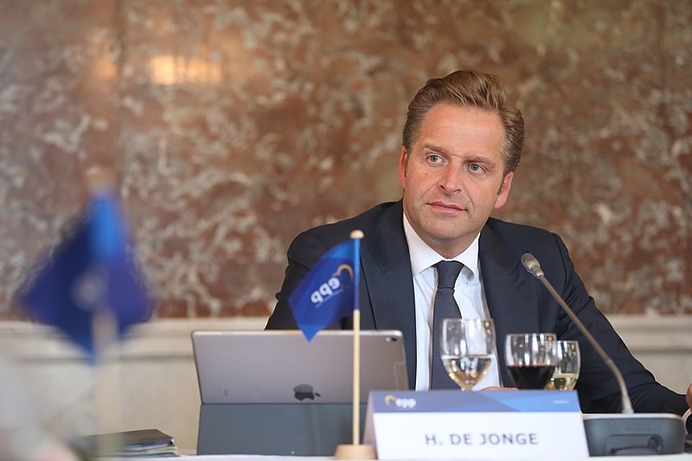 Warmtepompdwang: hoogleraar energie rekent Hugo de Jonge de magere CO2-winst voor