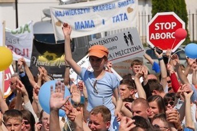 Half miljoen handtekeningen vragen Pools parlement om abortusverbod