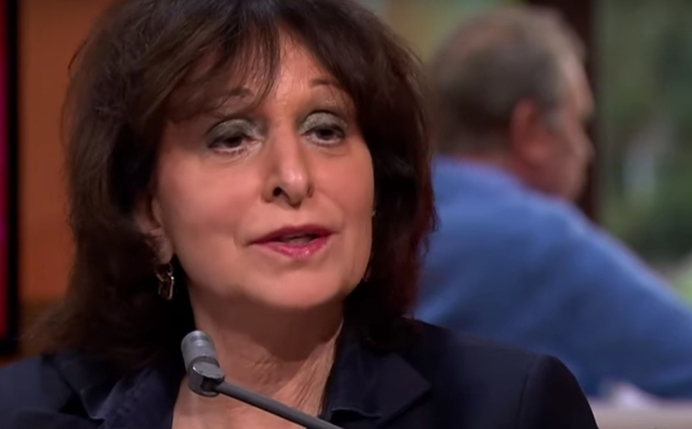 Shula Rijxman (NPO) neemt petitie Gezin in Gevaar in ontvangst, maar handhaaft 'Gewoon.Bloot.'
