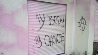 Besmeuring kantoor SOS Leben