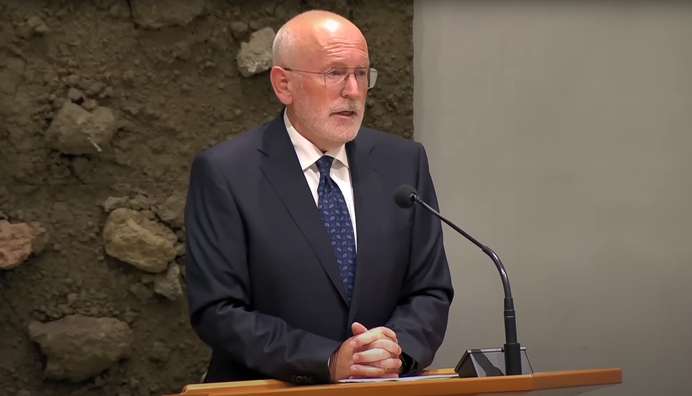 Hypocrisie: Frans Timmermans moraliseert over “femicide”, maar wil eerwraakcriminelen niet uitzetten