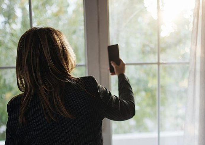 'The Phone Lady' leert jongeren hoe ze naar huis en verder kunnen bellen