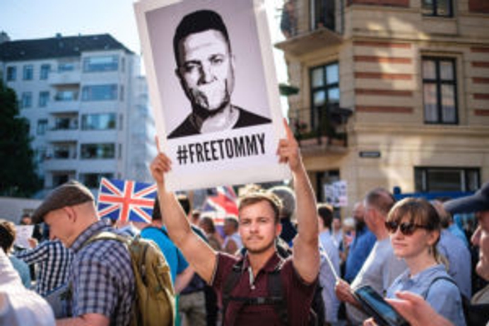 De zaak Tommy Robinson: 'Bescherm de kinderen'