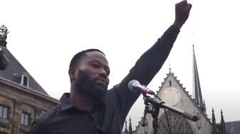 Overheid en mede-eigenaar Nederlandse media financieren Jerry Afriyie's oorlog tegen Zwarte Piet