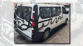 Antifa's bekladden busje van onze vrijwilligers en roepen op: 'Val hun woning aan'