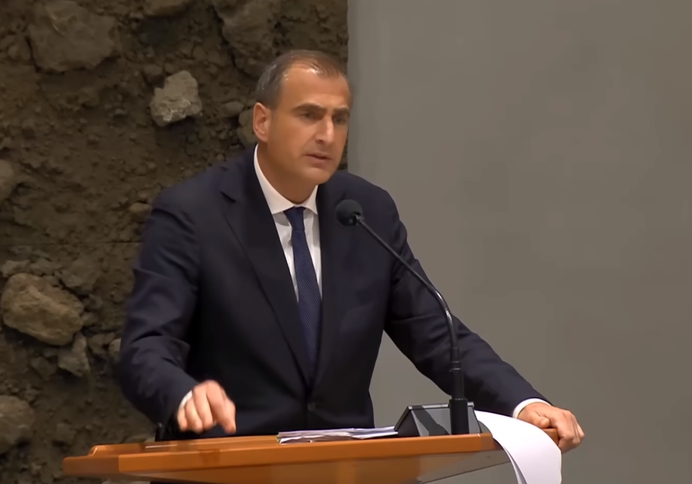 Formatiedocument: nieuw kabinet wil “het strengste toelatingsregime voor asiel”
