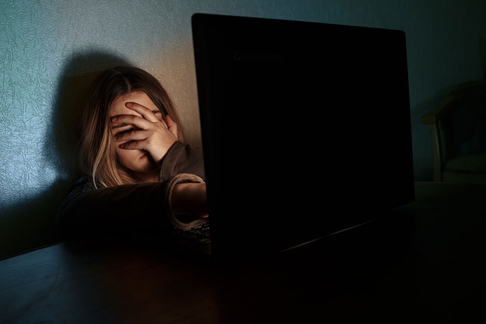 Jeugdjournaal waarschuwt: kinderen krijgen porno via sociale media