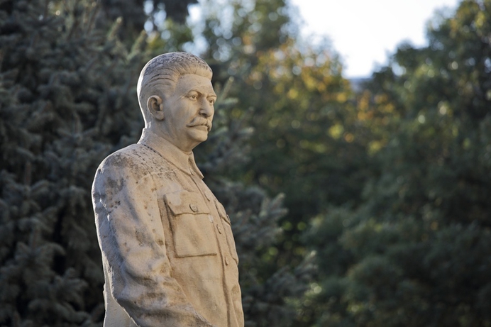 Rusland rehabiliteert Stalin met standbeelden en historisch revisionisme