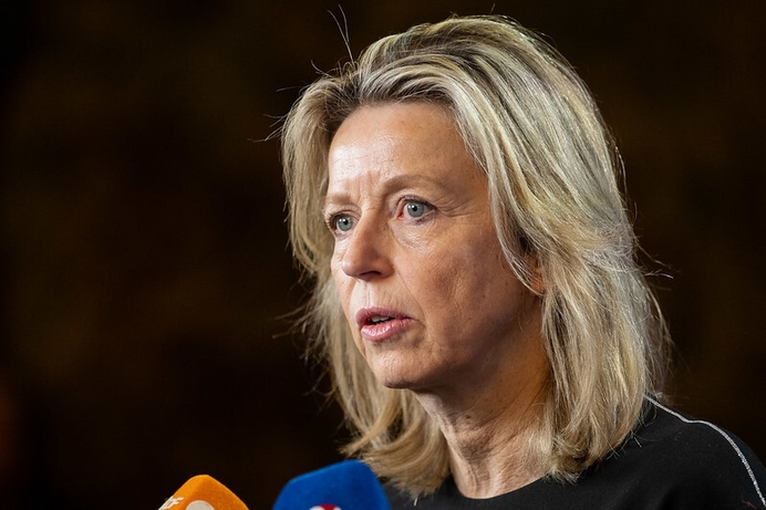 Ollongren wordt bestuurder bij Postcode Loterij: D66 verstevigt greep op NGO-financiering