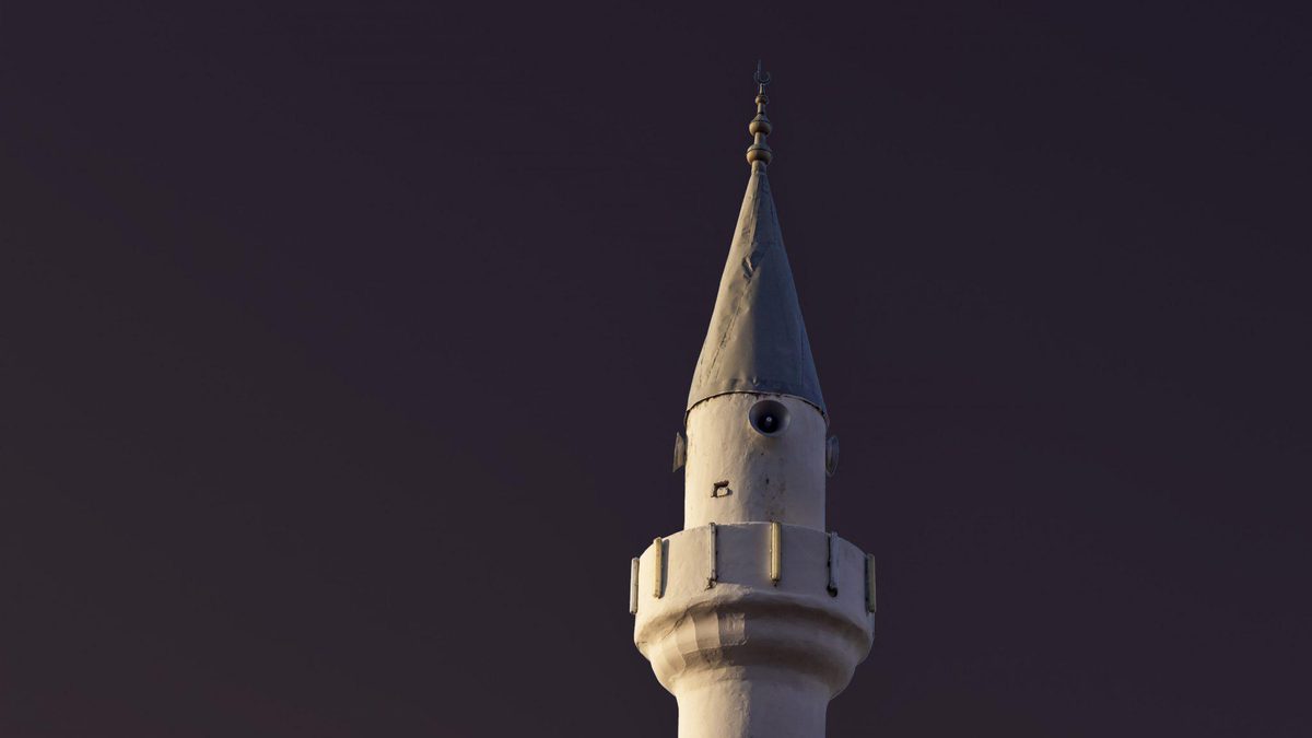 Moeten gebedsoproepen van moskeeën verboden worden?