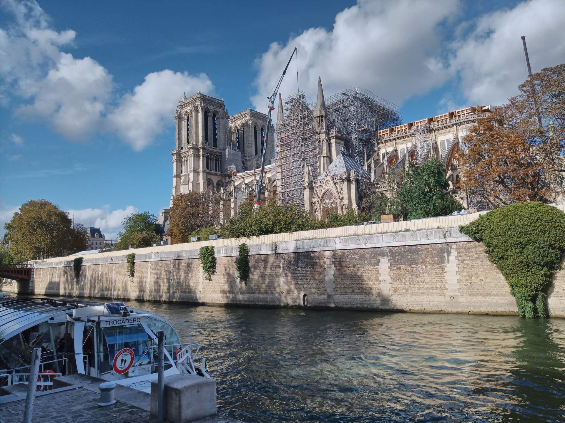 De wederopbouw van de Notre-Dame raakt Frankrijk tot in de kern