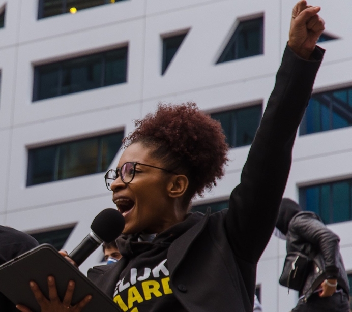 Sylvana Simons vertrekt: een nederlaag voor woke