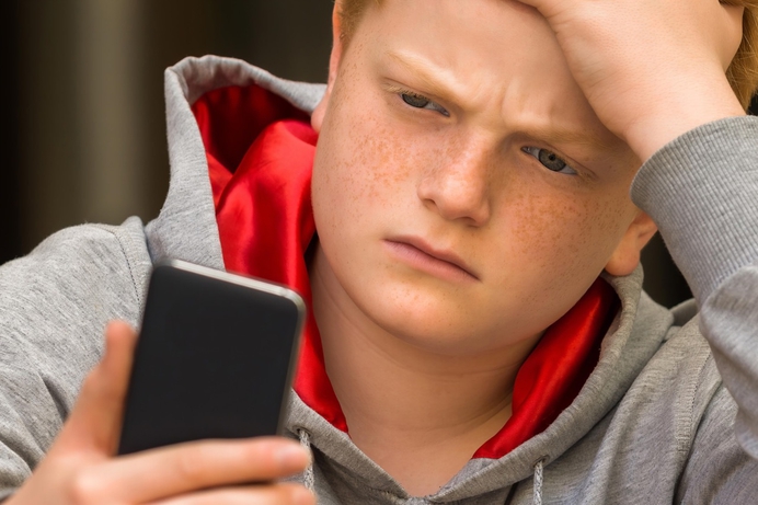 Genderpraatjes: Gesubsidieerd lhbt-netwerk praat jongen (12) aan dat hij transgender is. ‘Ga lekker meidenkleren passen!’