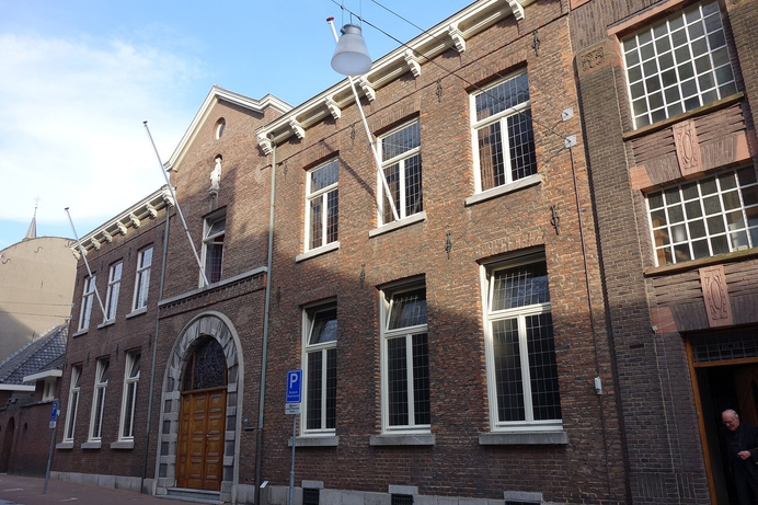 Hoe de overheid via het COC de lhbt-ideologie opdringt aan de katholieke Kerk