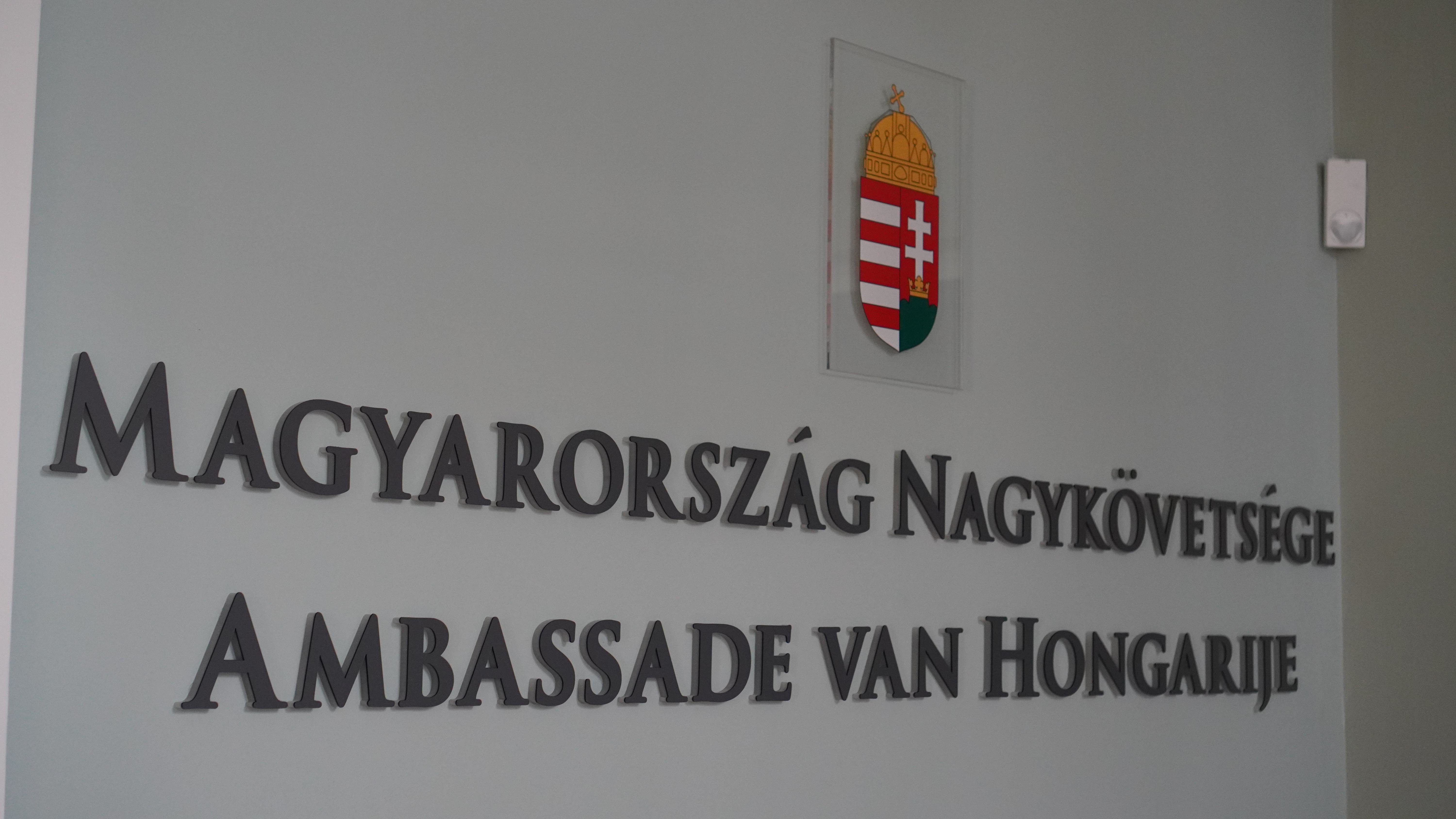 Hongaars ambassadeur neemt steunverklaring in ontvangst