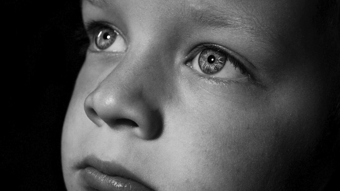 OM slaat alarm: pornografie misvormt kleine kinderen in Frankrijk