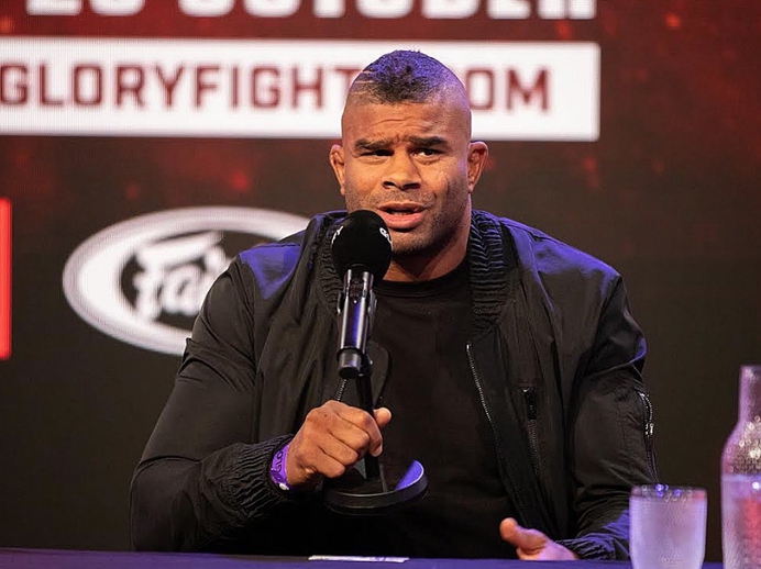 Vechtkampioen Alistair Overeem houdt rug recht: ‘mijn dochter is geen hij’