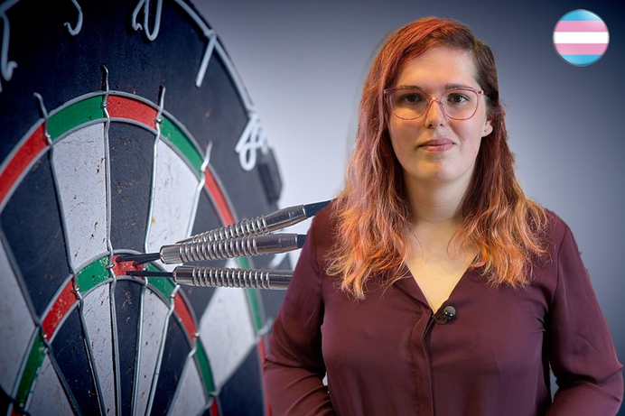 Getranste darter wint “Women’s Series”. Vrouwelijke teamgenoten stappen op