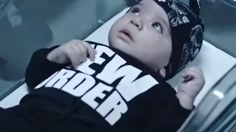 Celine Dion lanceert satanische kleding voor kinderen