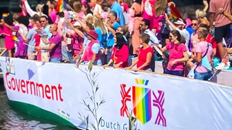Belastingdienst onder vuur om deelname aan Pride Amsterdam