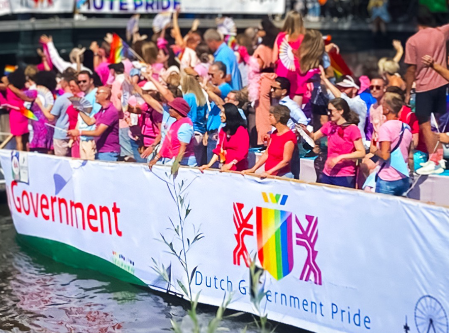 Belastingdienst onder vuur om deelname aan Pride Amsterdam