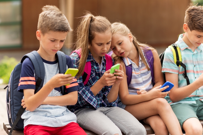 Kinderen van hun verbeelding beroofd: de gevaren van smartphones bij kinderen