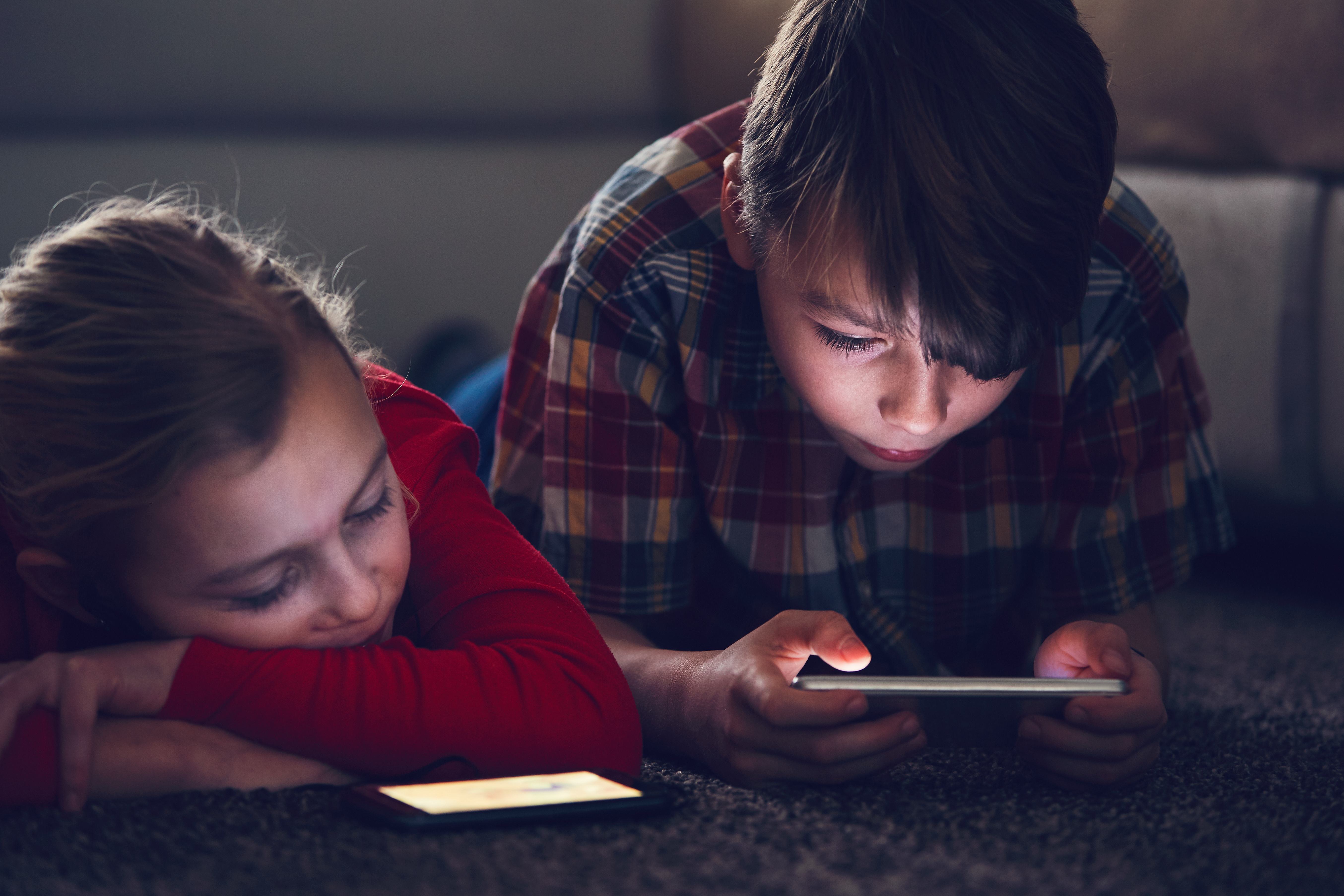 Hoe het gebruik van smartphones door kinderen een revolutie vertegenwoordigt die de samenleving vernietigt