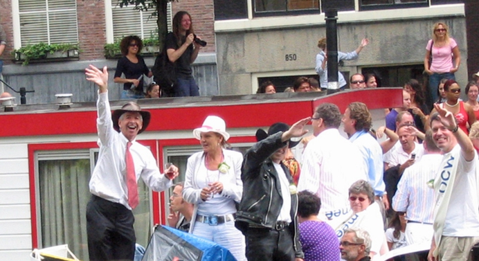 Is Ronald Plasterk tegen het transgenderisme? Zijn staat van dienst als minister vertelt een ander verhaal