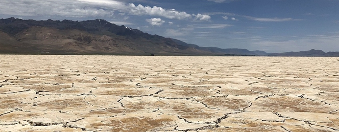 1200px Alvord Desert floor