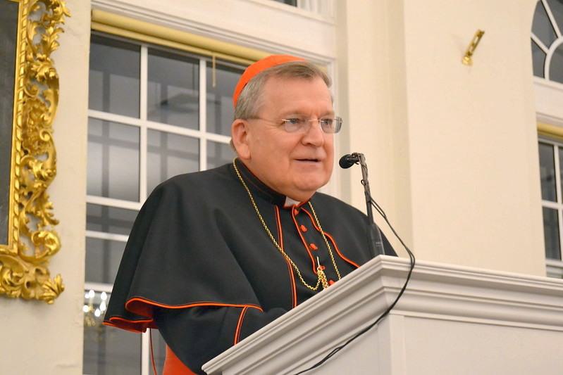 Kardinaal Burke roept op tot gebed voor belaagde Armeense volk
