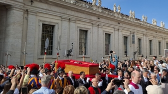 De Dood van de Paus: Een Keerpunt voor de Kerk