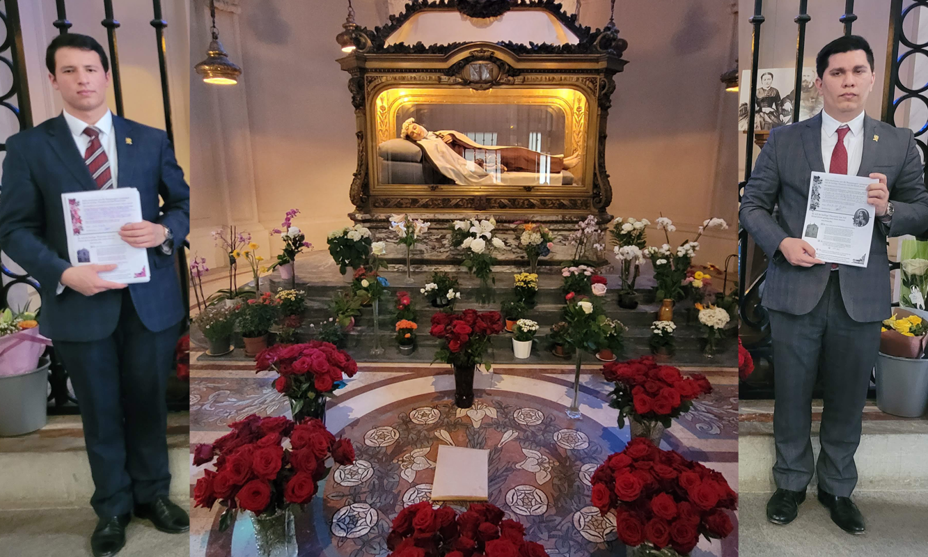 Vrijwilligers brengen rozen en intenties bij graf van Sint-Theresia van Lisieux