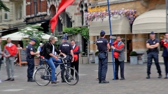 Hoezo godsdienstvrijheid? Burgemeester in Gent verbiedt bidden tegen Pridemaand