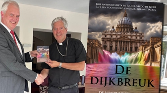 Hulpbisschop Rob Mutsaerts neemt Nederlandse vertaling "De dijkbreuk" in ontvangst