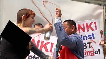 Lhbt-activisten vallen vreedzaam evenement voor het gezin aan: ‘Verf in mijn ogen’