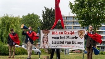 Getuigenis van liefde voor de Waarheid: publieke rozenkrans bij heiligschennis ‘Roze Viering’ in Roermond