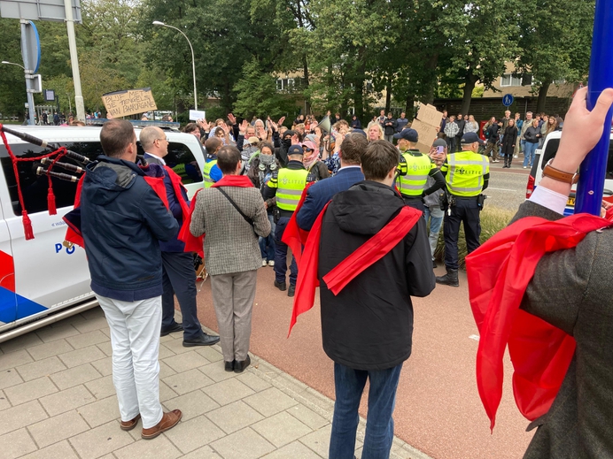 De straat op tegen abortus in Nijmegen: Politiehonden, wapenstokken maar gelukkig ook instemmende studenten