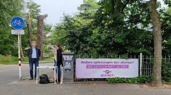 Waker vertelt: ‘abortusvoorstander smeet onze spullen op het fietspad’