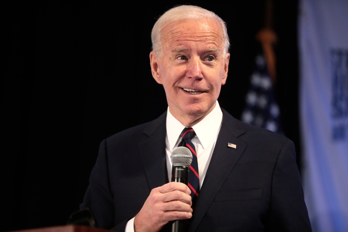 'Biden lapt uitspraak Hooggerechtshof over abortus aan de laars'