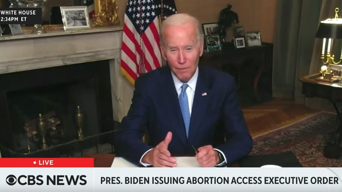 President Biden en grote bedrijven stimuleren 'abortustoerisme'